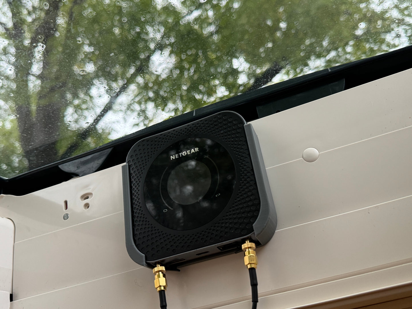 Router Halterung für Netgear Nighthawk M1/M2 (MR1100/MR2100) zum Einhängen Camper Van Wohnmobil Wohnwagen LTE 4G WLAN