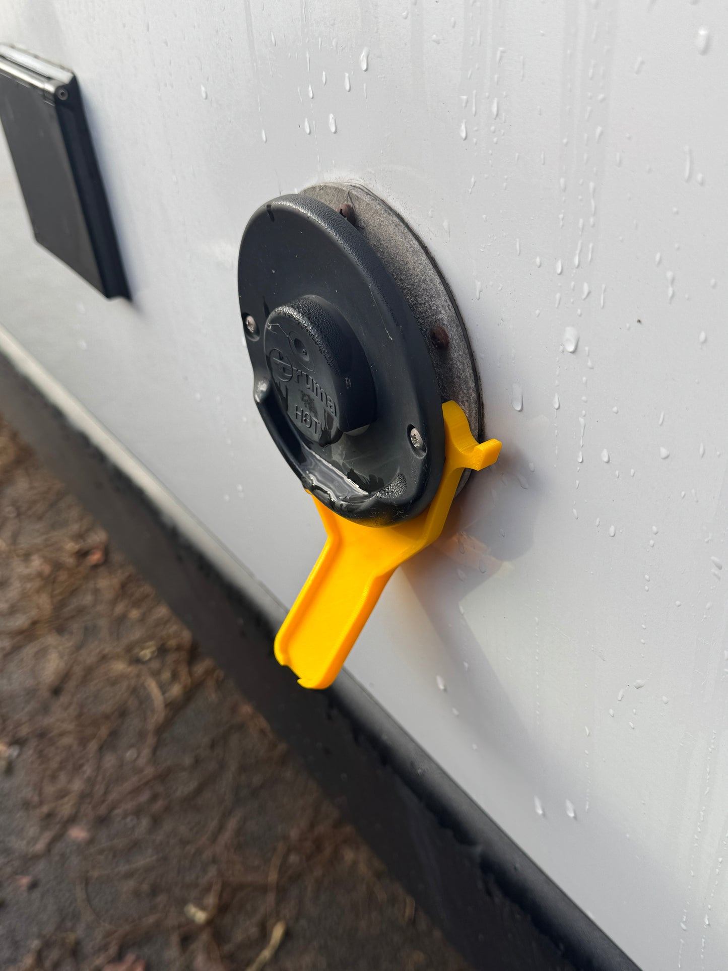 Kondenswasserableitung-Tropfschutz ohne Nase für Vans/Camper mit Truma-Heizung– keine hässlichen Wasserspuren mehr am Auto|3dPrints4Vans