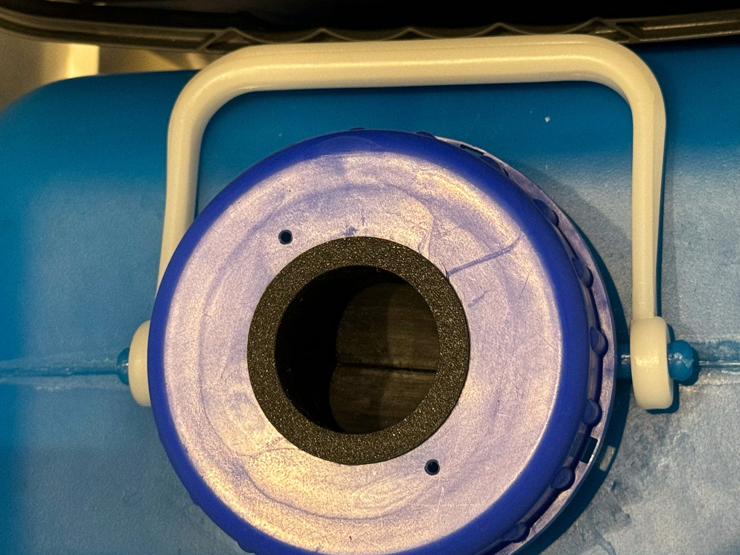 Membranverschluß auf Urintank von oben