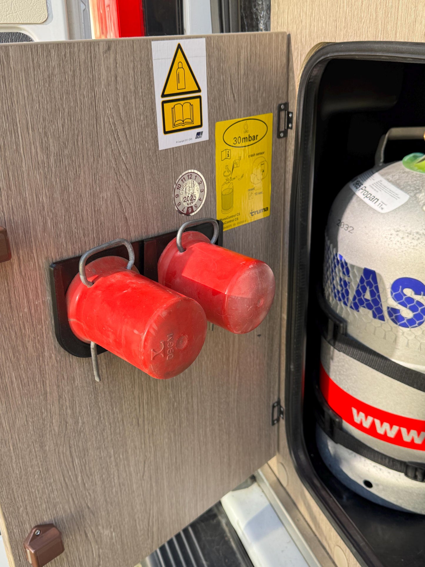 Gasflaschen-Deckelhalter für Van, Wohnwagen oder Wohnmobil (1er oder 2er), zum Kleben oder Schrauben|3dPrints4Vans