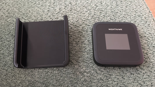 Router mount for Netgear Nighthawk M6(MR6150/MR6450/MR6500/MR6550)) for screwing/gluing camper van motorhome caravan LTE 4G 5G WLAN