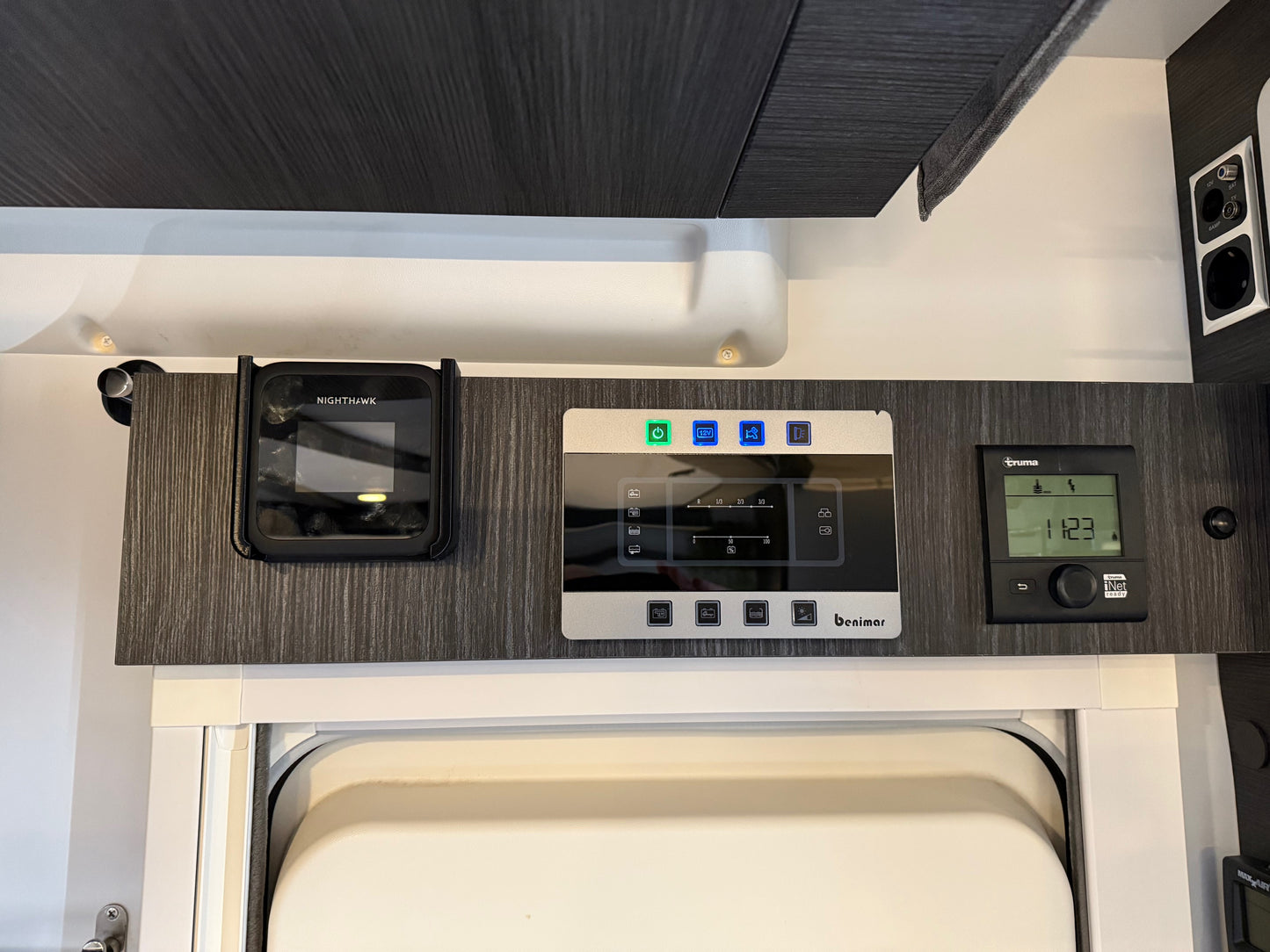 Router Halterung für Netgear Nighthawk M3(MH3150) zum Einhängen Camper Van Wohnmobil Wohnwagen LTE 4G 5G WLAN