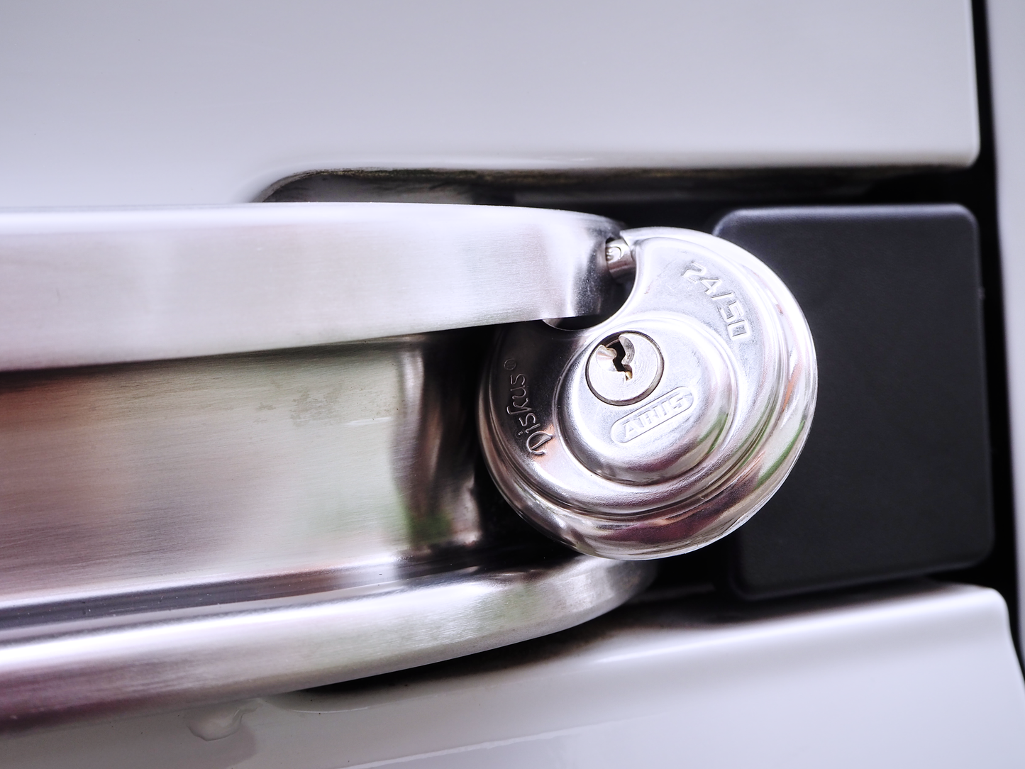Drilling template with lock for sliding door Iveco Daily sliding door lock