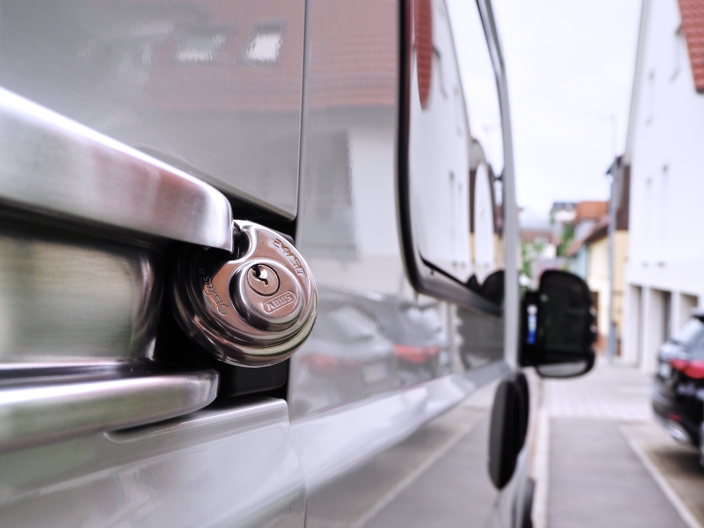 Drilling template with lock for sliding door Iveco Daily sliding door lock