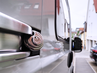 Drilling template with lock for sliding door Iveco Daily sliding door lock