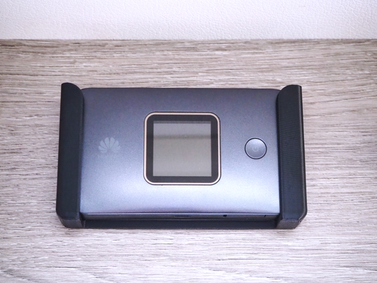 Router Halterung für Huawei E5785 – LTE WLAN Router Halter zum Kleben oder Schrauben, Wohnmobil, Camper, Van Befestigung