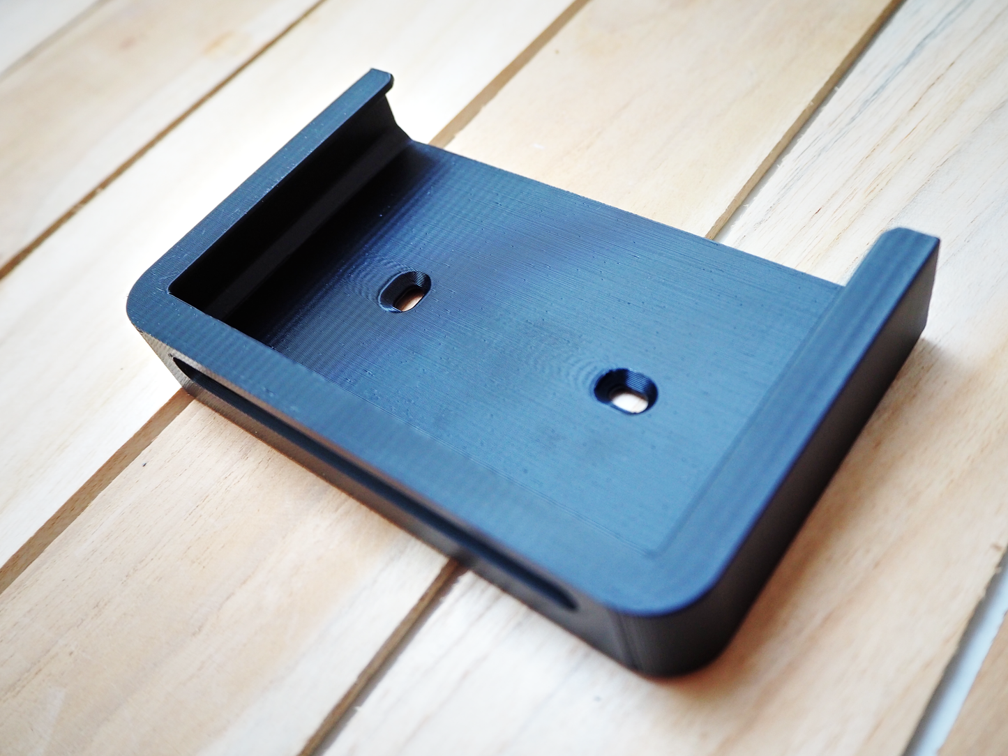Router Halterung für Netgear AirCard 785 – Wohnmobil & Camper Befestigung zum Kleben oder Schrauben, WLAN Router Halter