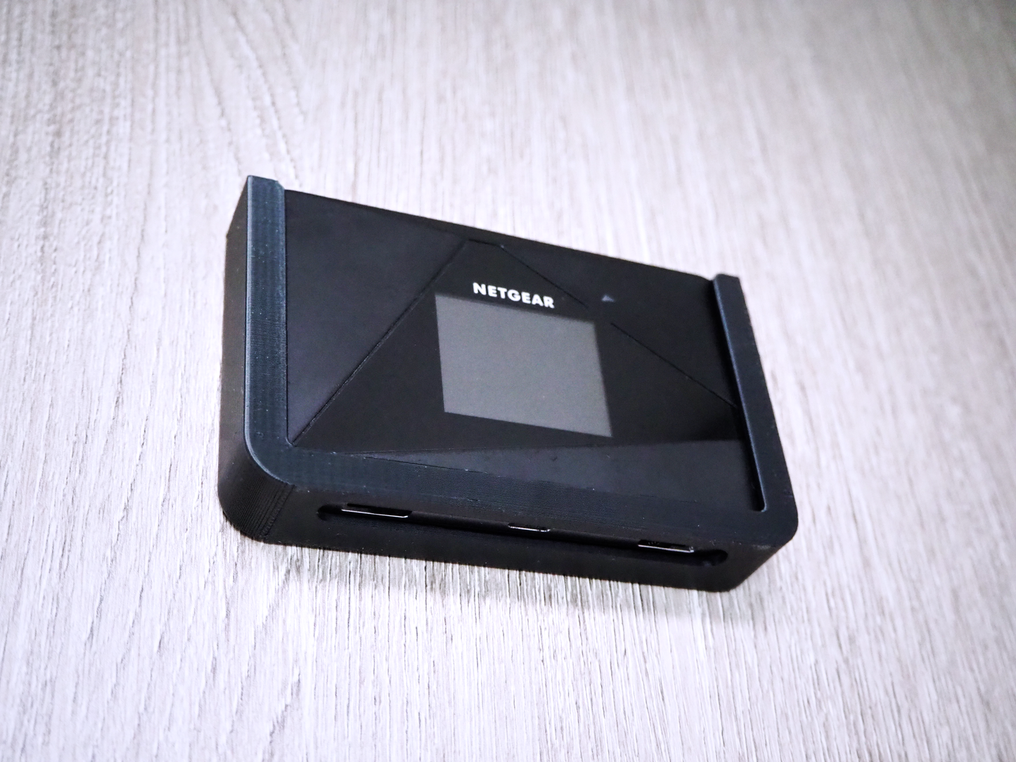 Router Halterung für Netgear AirCard 785 – Wohnmobil & Camper Befestigung zum Kleben oder Schrauben, WLAN Router Halter