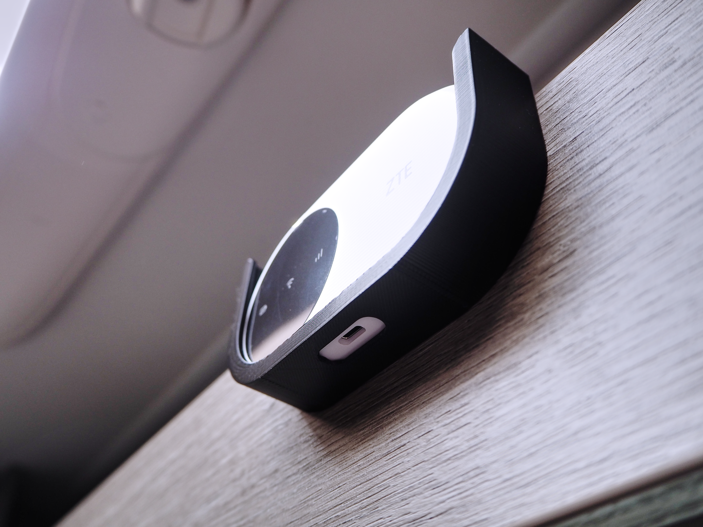 Router Halterung für ZTE U10 / U10S zum Einhängen – ohne Bohren, Wohnmobil & Camper Halter kompatibel mit ALDI Talk WLAN Router