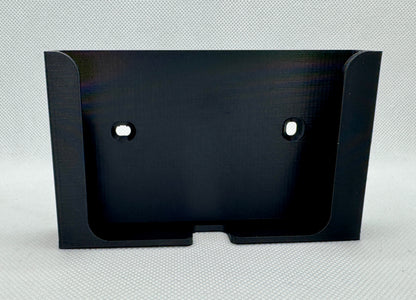 Router Halter in schwarz in der Ansicht von vorne. Der Routerhalter ist stabil und hat Langlöcher zum optimalen gerade Anschrauben.