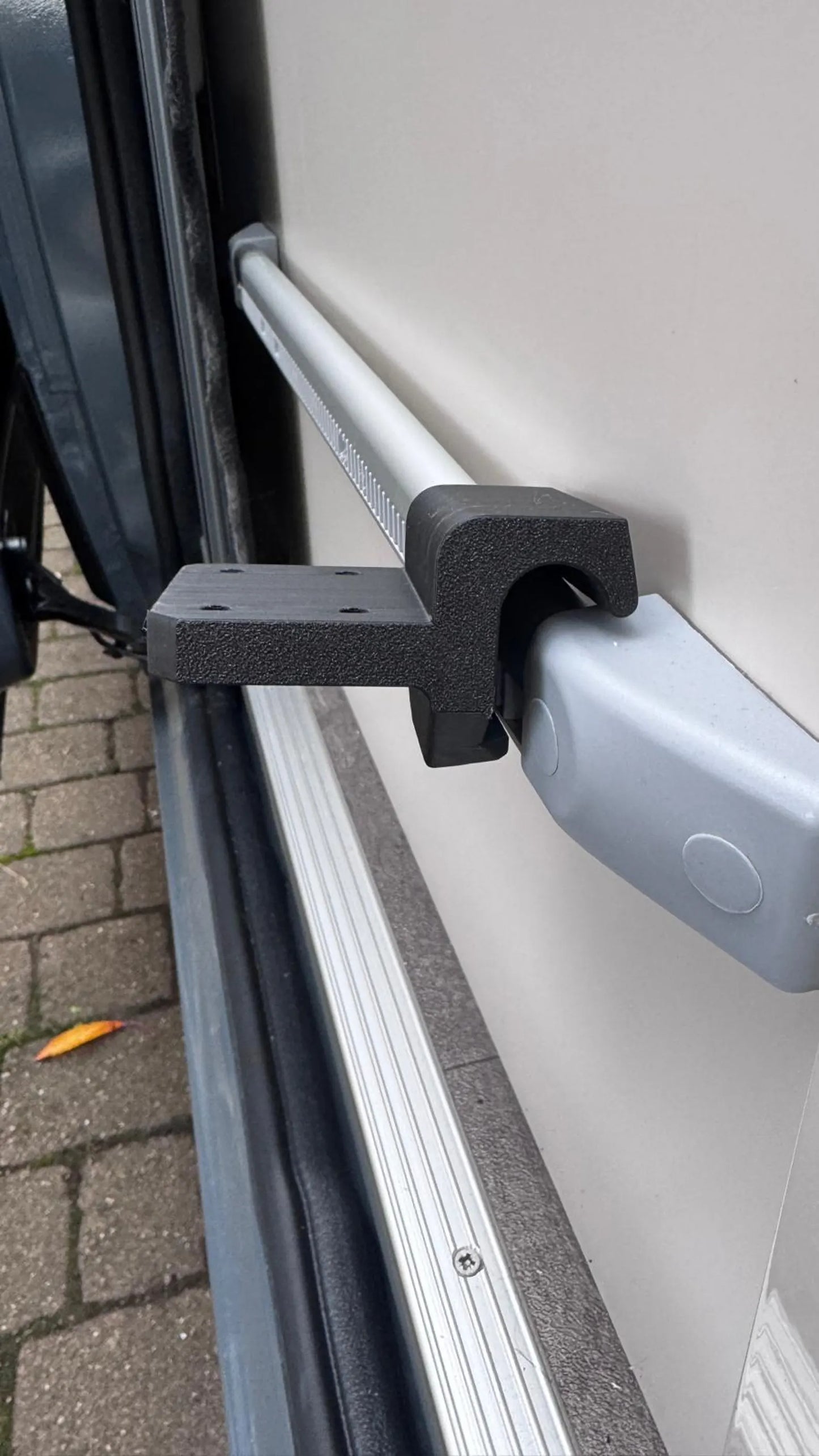 Quick-Clip holder for the dinette table in the camper van