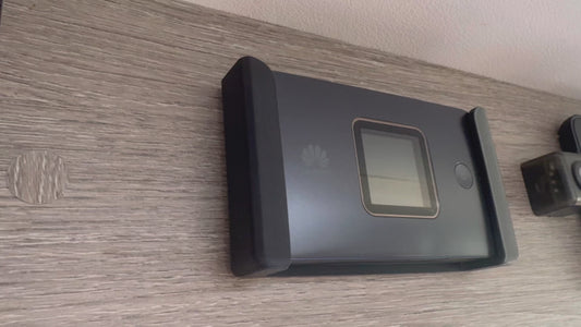 Router Halterung für Huawei E5785 – LTE WLAN Router Halter zum Kleben oder Schrauben, Wohnmobil, Camper, Van Befestigung