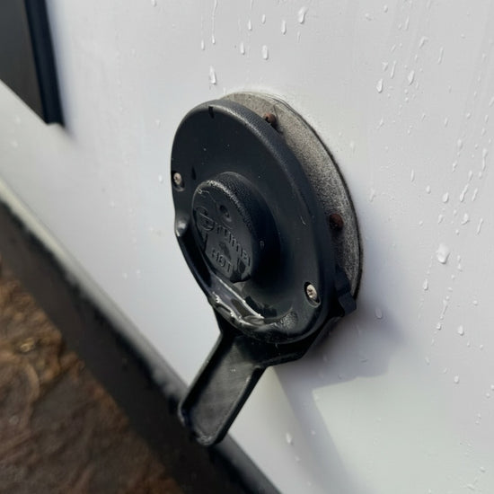 Montage des Truma Abtropfblech in eglb